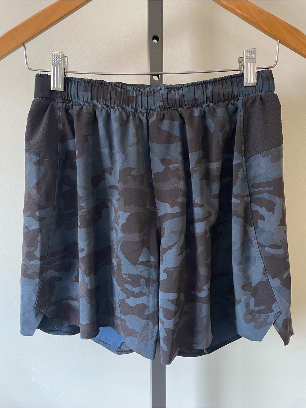 Lululemon Pace Breaker Camo Lined Shorts Mens Size Small